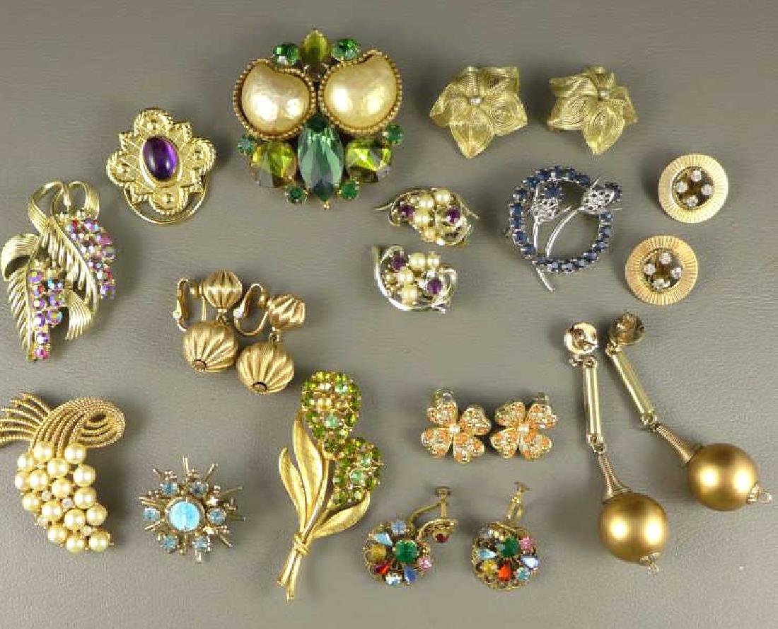 Vintage Assorted Costume Jewelry Lot (1 of 5)