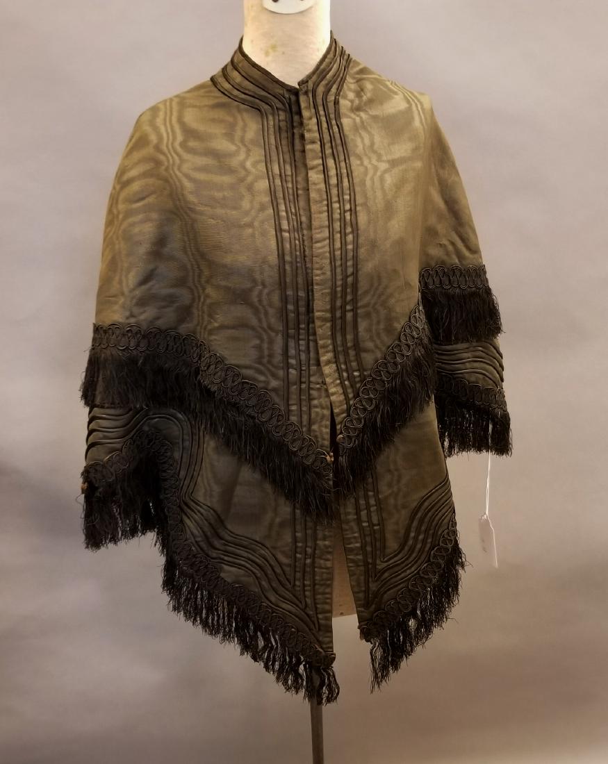 Dark Gray / Taupe Mantle (1 of 6)