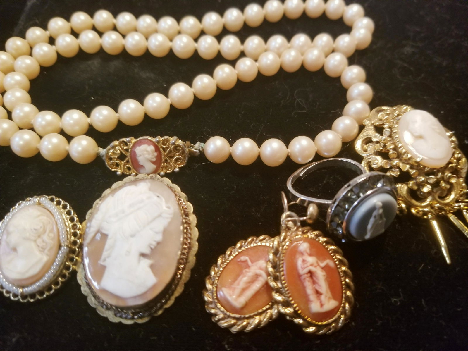 Cameo Jewelry Group (1 of 3)