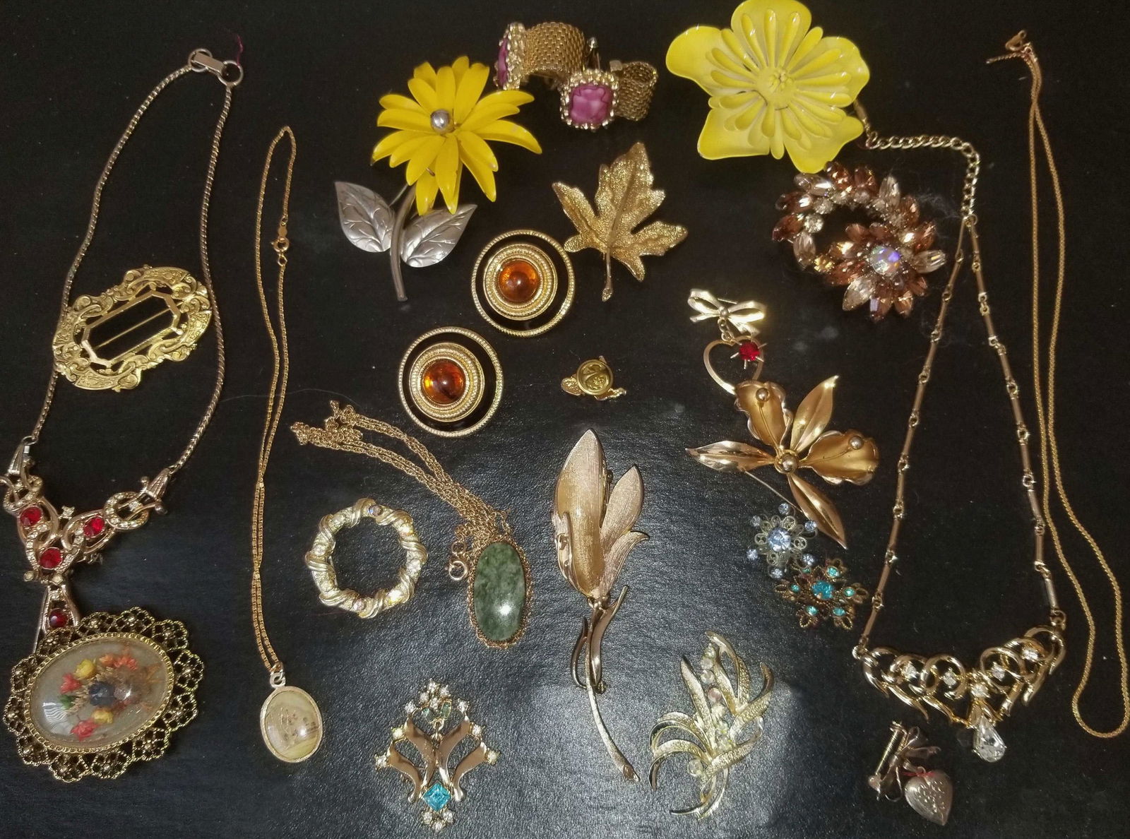 Vintage Jewelry Lot Flower Pins (1 of 4)