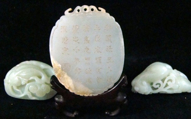 3 Piece Jade Chinese Lot: pendant and 2 small carving