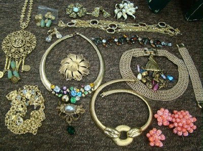 Mixed lot Neckaces,: Bracelets, Earrings Monet, Evans and others