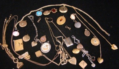 Fobs, Lockets, Watch chains: Lot of Fobs etc.