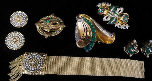 Lot of Coro Duette Trembler: Derosa Fur Clip and Other Pieces Condition VG/G