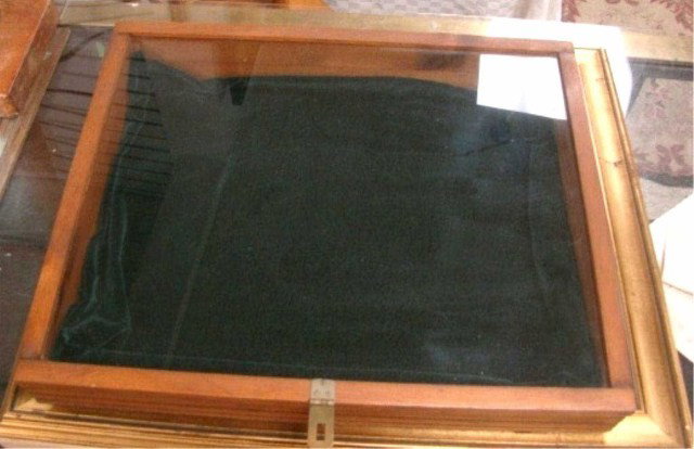 Flat Top Jewelry Case: Mahogany Condition VG/G
