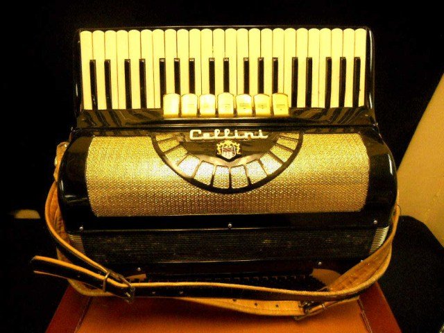 Cellini Accordion: with Case Condition vg/g