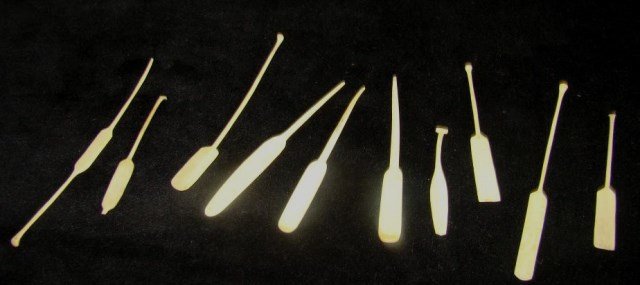 Grouping of Ivory Inuit Miniature Ores: grouping of 11 primitive ores, 2" - 3.25" Condition vg/g