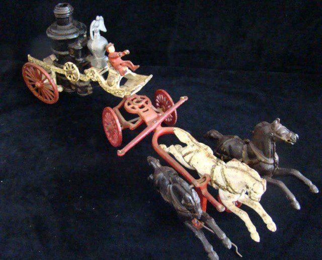Cast Iron Horse Drawn Fire Engine: 20" x 9" Condition vg/g