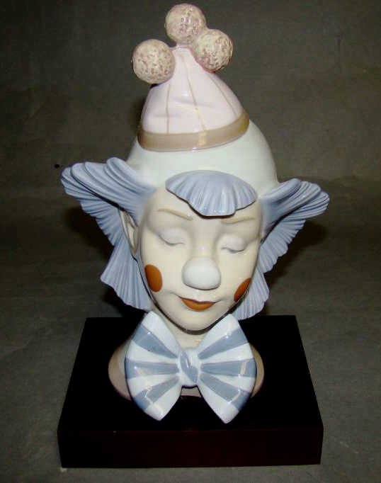 Clown Reflecting with Pompoms (1 of 5)