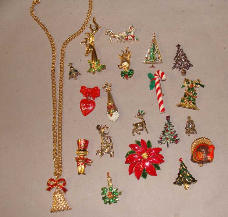 Vintage Lot of Christmas Jewelry and Pins (1 of 3)
