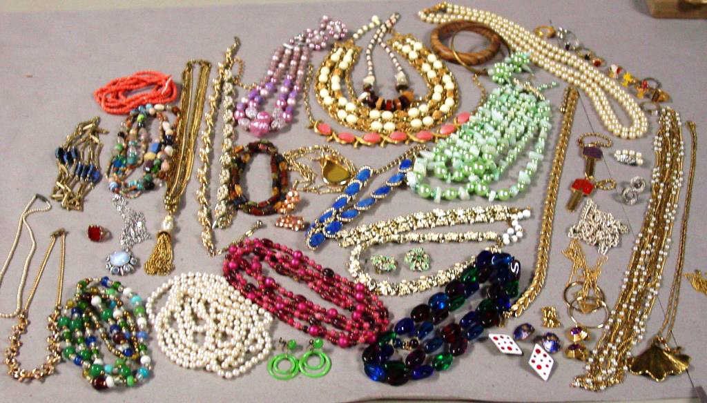 Huge Mixed Lot of Vintage Costume Jewelry (1 of 3)
