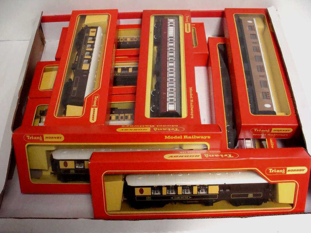 Lot of Tri-ang Hornby Trains (1 of 2)