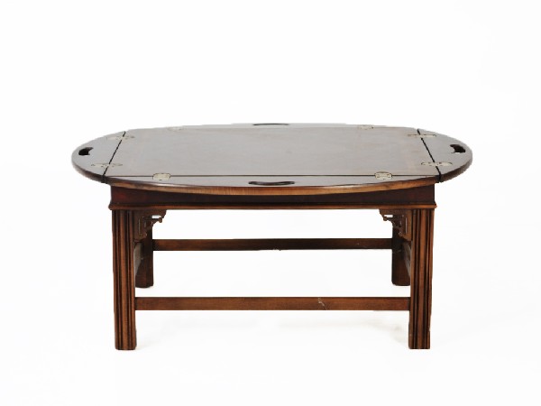 Butler Style Coffee Table with Brass Hinges, Marke: Butler Style Coffee Table with Brass Hinges, Marked Lane Height 17 in; width 40 in; depth 32 in