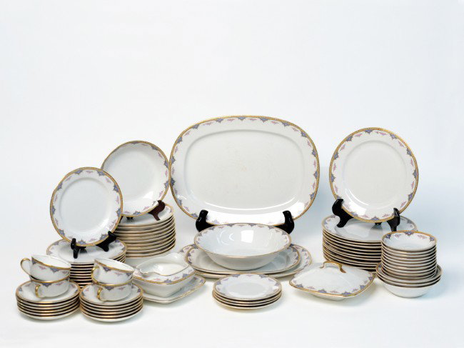 A CARROLLTON PATTERN SEVENTY-TWO PIECE CHINA SERVIC: A CARROLLTON PATTERN SEVENTY-TWO PIECE CHINA SERVICE Including twelve dinner plates twelve bowls, four cups and twelve saucers, four bread and butter plates, twelve salad plates, eleven desert bowls, 