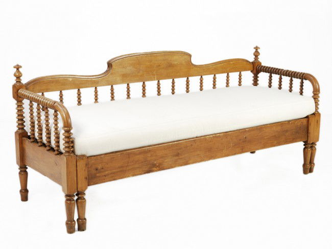 A WALNUT FRAME EXPANDABLE DAY BED: A WALNUT FRAME EXPANDABLE DAY BED with turned windsor style back and sides beneath a wide beveled crest rail flanked by baluster finials, on turned legs and toupee feet 31 1/4 x 73 3/4 x 24 1/2 inches