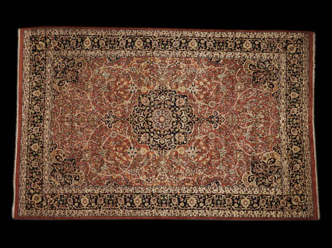 AN INDIA AGRA RUG: AN INDIA AGRA RUG 6 ft x 7 ft 8 in
