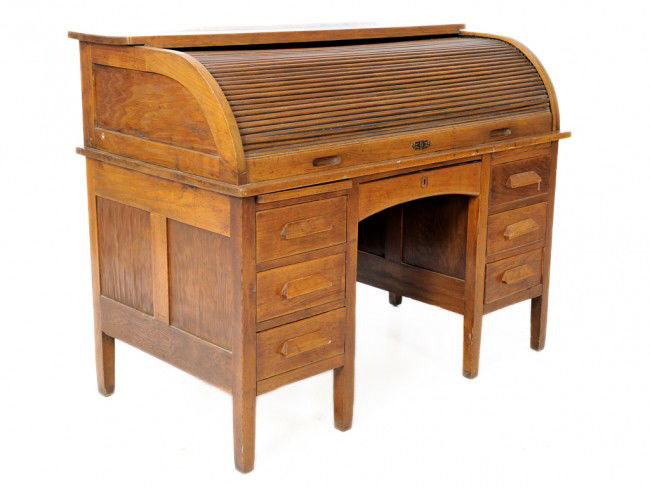 AN OAK ROLL TOP SEVEN DRAWER DESK: AN OAK ROLL TOP SEVEN DRAWER DESK 42 1/4 x 54 1/2 x 29 3/4 inches