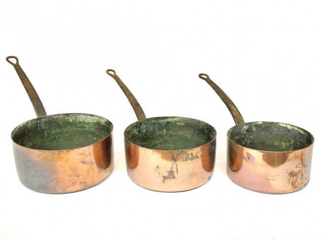 A GROUP OF THREE FRENCH COPPER POTS: A GROUP OF THREE FRENCH COPPER POTS 11 x 21 1/2 x 11 inches