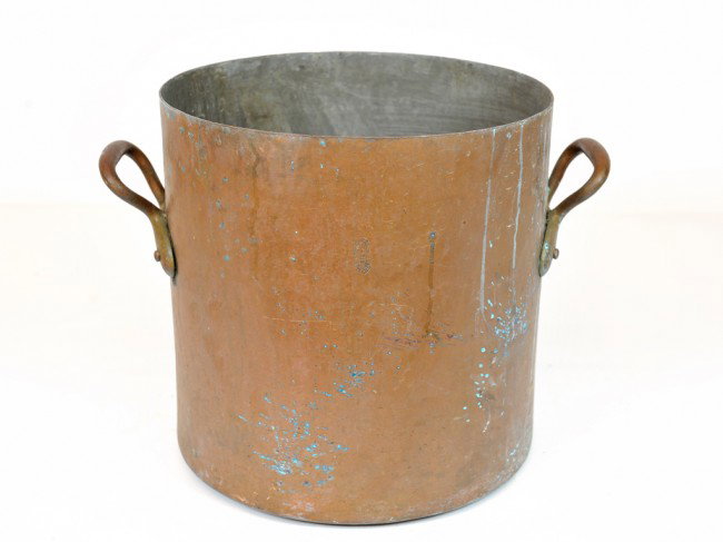 A FRENCH COPPER POT: A FRENCH COPPER POT 14 x 18 x 13 1/2 inches