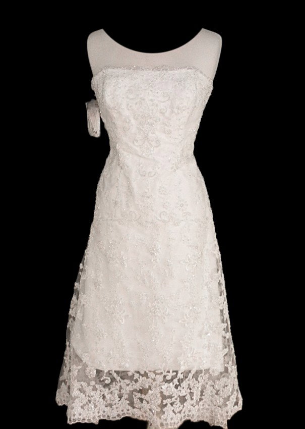 WEDDING GOWN by ALFRED ANGELO Size 12 Style Name/Nu: WEDDING GOWN by ALFRED ANGELO Size 12 Style Name/Number: 1774 Retail Price $650