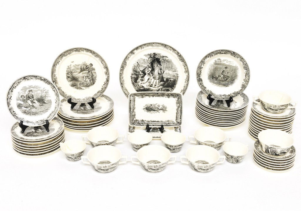 A SET OF VILLEROY AND BACH CHINA DINNERWARE, By Vi: A SET OF VILLEROY AND BACH CHINA DINNERWARE By Villeroy and Bach Including: - 7 dinner plates (9 3/4 inches); - 11 rimmed soups (8 1/4 inches); - 8 dessert plates (7 1/2 inches); - 12 under plates (6