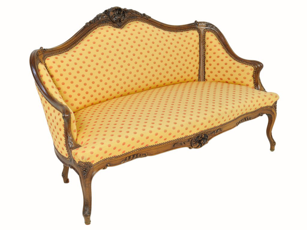 A LOUIS XV WALNUT AND UPHOLSTERED SETTEE: A LOUIS XV WALNUT AND UPHOLSTERED SETTEE 32 x 52 x 19 inches