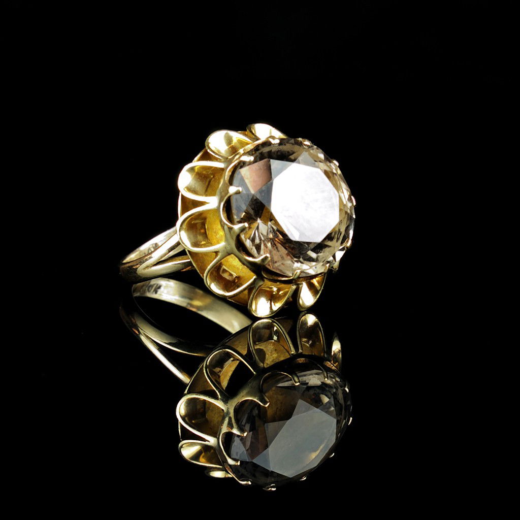 14KT RING WITH 9.5 CT ROUND SMOKEY QUARTZ: 14KT RING WITH 9.5 CT ROUND SMOKEY QUARTZ Size 7 1/2. In yellow gold. Handmade partially cast and assembled. 8.6 grams.