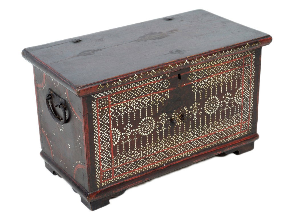 SMALL BALINESE MOTHER-OF-PEARL INLAID WOOD CHEST, : SMALL BALINESE MOTHER-OF-PEARL INLAID WOOD CHEST First quarter 20th century The small rectangular chest inlaid on three sides with tiny triangular and diamond-shaped mother-of-pearl pieces that form d