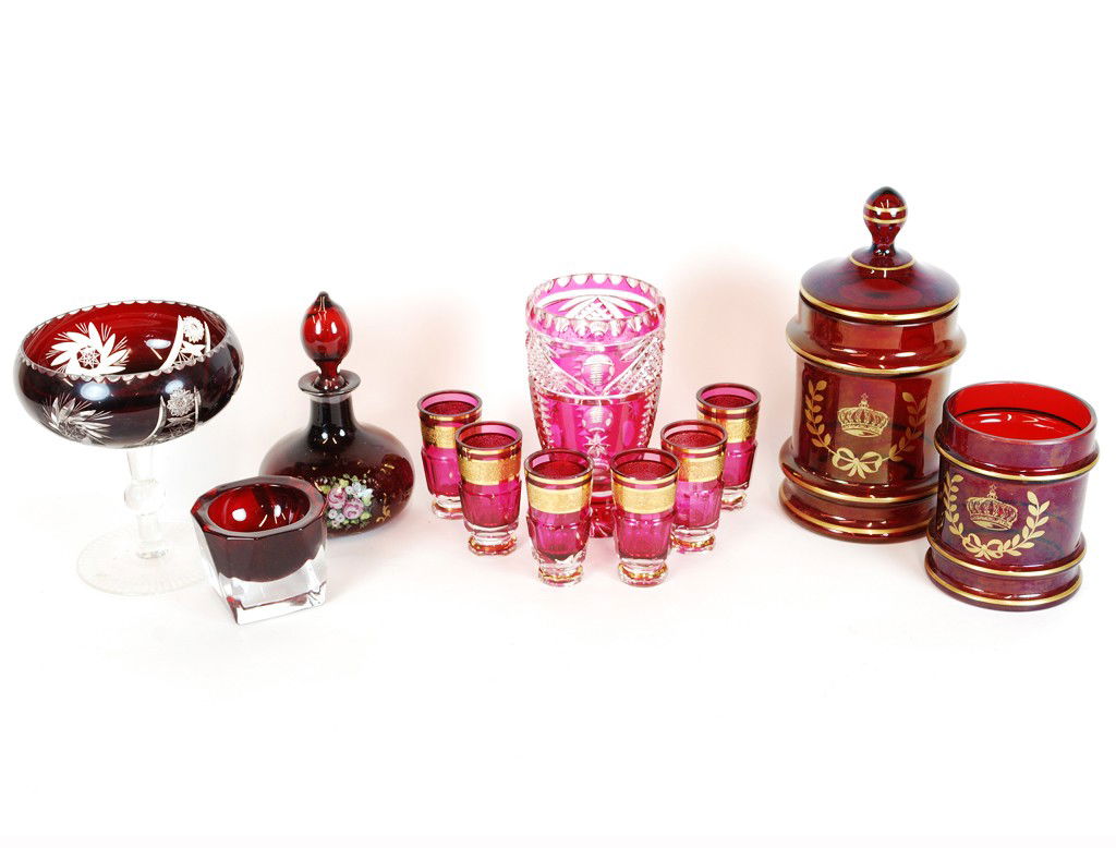 A COLLECTION OF TWELVE PIECES OF RUBY GLASSWARE 12 piec: A COLLECTION OF TWELVE PIECES OF RUBY GLASSWARE 12 pieces