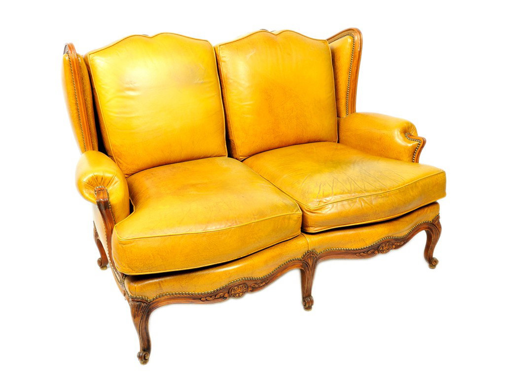 A LOUIS XV WALNUT AND LEATHER SETTEE: A LOUIS XV WALNUT AND LEATHER SETTEE