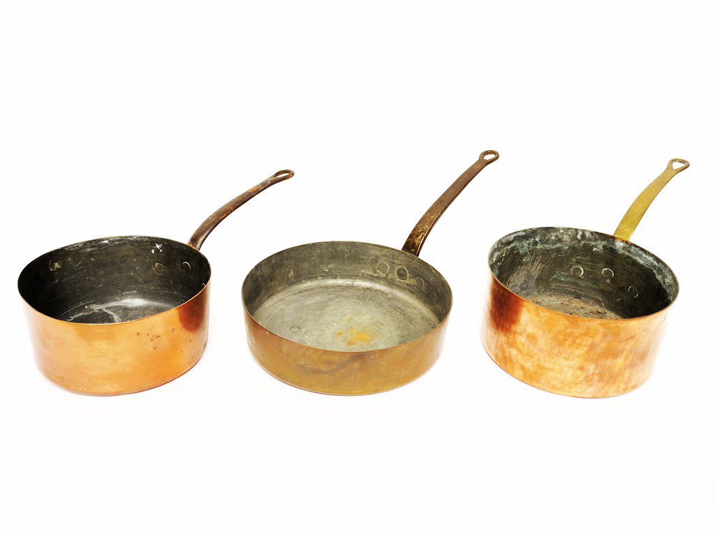 A GROUP OF THREE FRENCH COPPER PANS 3 pieces: A GROUP OF THREE FRENCH COPPER PANS3 pieces