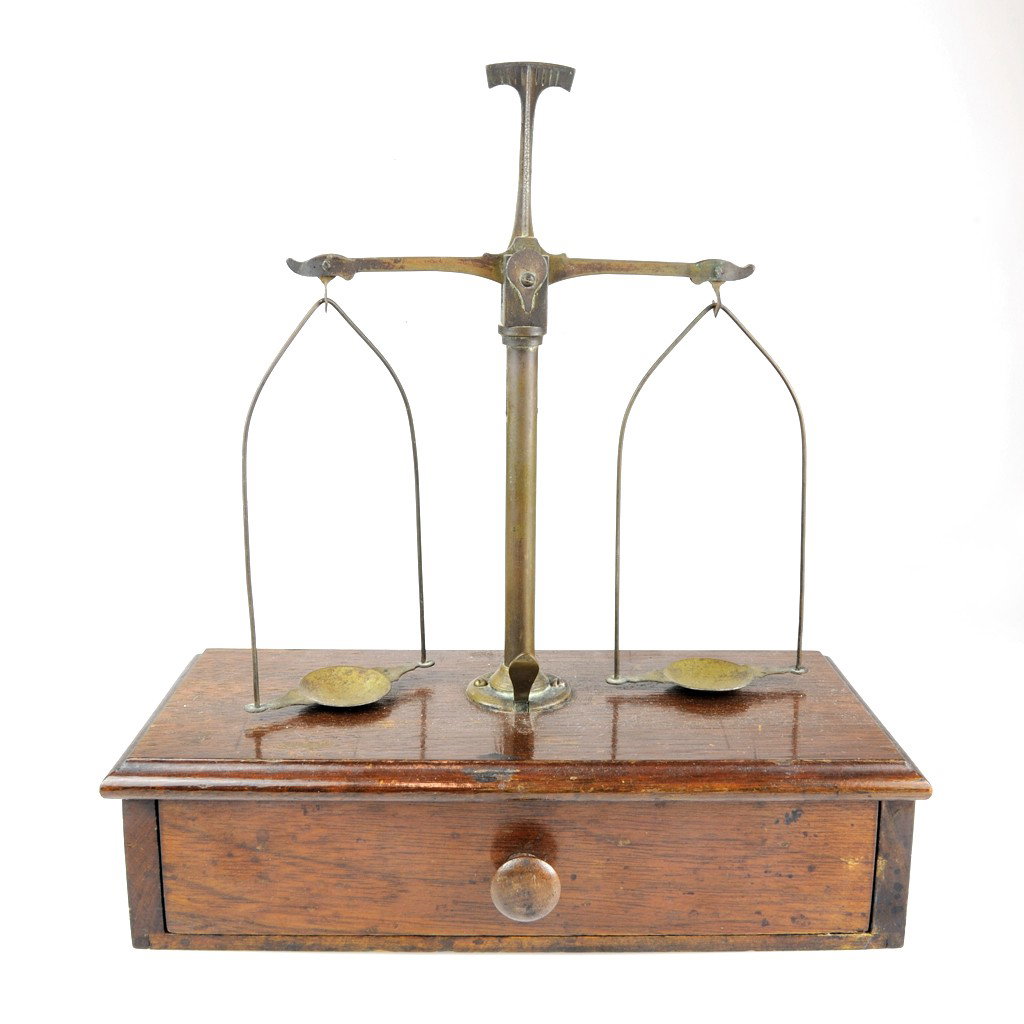 VINTAGE BALANCE BEAM SCALE BY H TROEMNER, PHILADEL: VINTAGE BALANCE BEAM SCALE BY H TROEMNER, PHILADELPHIA Wood and brass. measuring 10"" tall X 4 1/4 "" deep 8 7/8"" long. Weight set included. 1 gram to 20 grams. Drawer front storage. with only one pa
