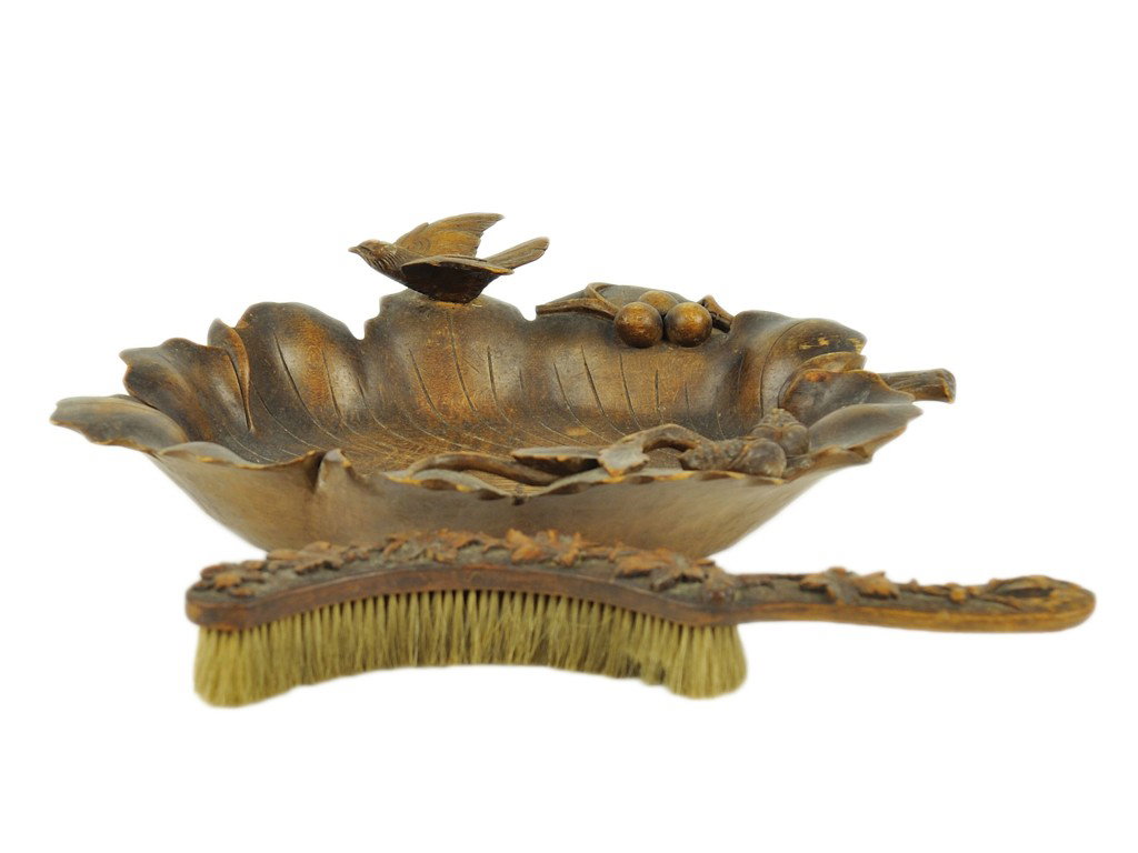 A FRENCH BLACK FOREST STYLE WALNUT CRUMB COLLECTOR: A FRENCH BLACK FOREST STYLE WALNUT CRUMB COLLECTOR AND BRUSH 3 1/2 x 14 x 11 inches; brush 1 /2 x 13 x 2 inches