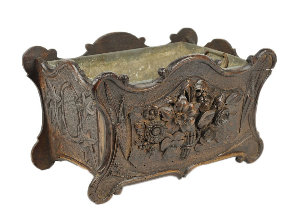 A FRENCH CARVED OAK PLANTER WITH METAL INSERT IN T: A FRENCH CARVED OAK PLANTER WITH METAL INSERT IN THE BLACK FOREST STYLE 19th Century 10 x 16 x 16 inches