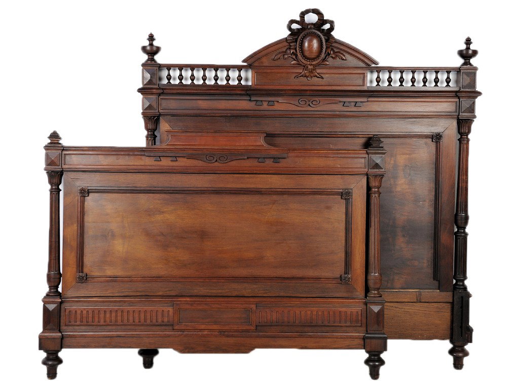 A HENRY II ROSEWOOD BED length 73; width 54 inches: A HENRY II ROSEWOOD BED length 73; width 54 inches