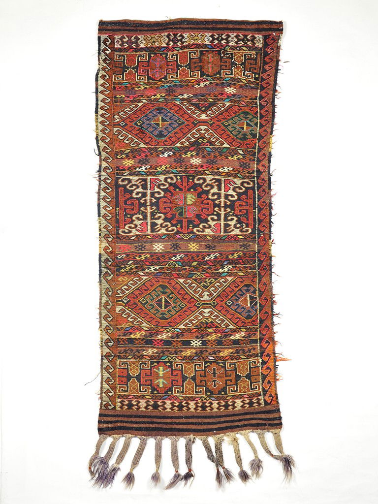 A RUSSIAN SUMAK WOOL RUG 2 ft 7 in x 6 ft 4 in: A RUSSIAN SUMAK WOOL RUG 2 ft 7 in x 6 ft 4 in
