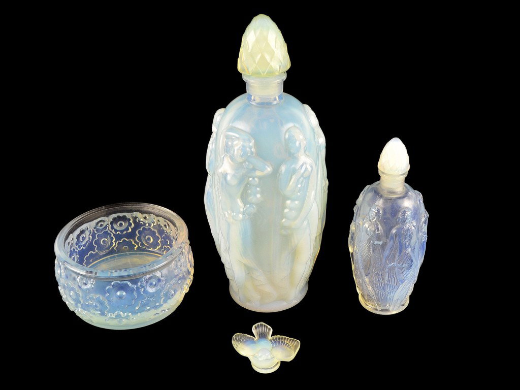 A LOT OF SABINO OPALINE GLASS, France 4 pieces: A LOT OF SABINO OPALINE GLASS, France including two perfume bottles; one open jar; one small bird 4 pieces 6 x 3 x 3 inches (largest)