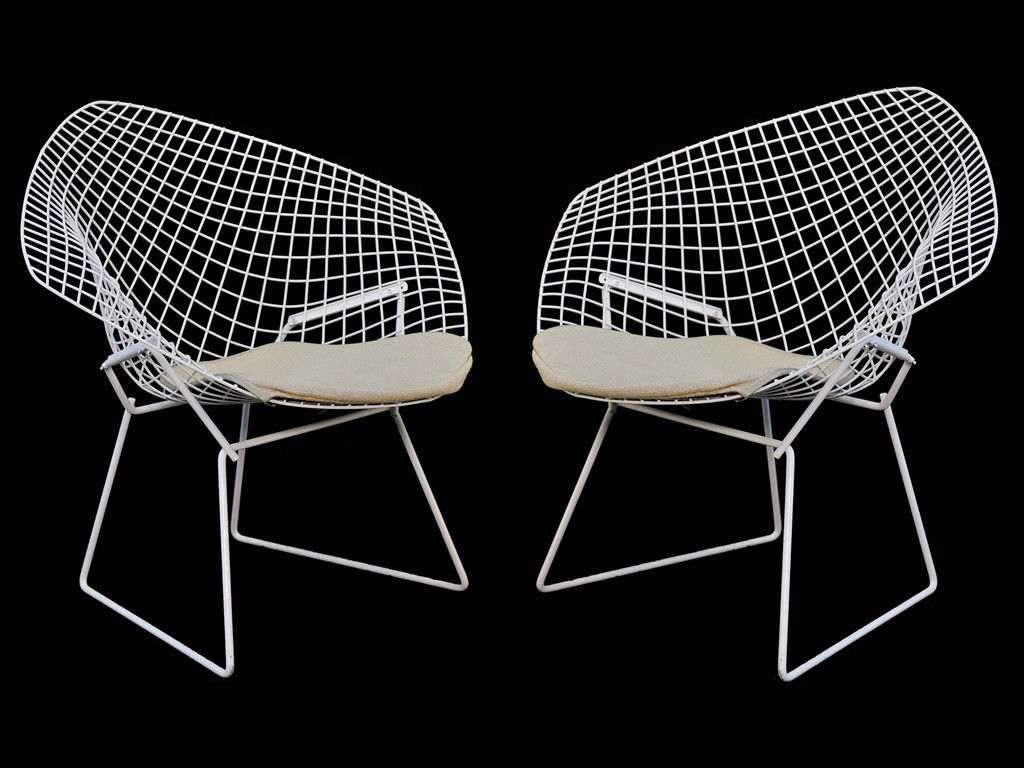 A PAIR OF BERTOIA DIAMOND WIRE CHAIR By Harry Bert: A PAIR OF BERTOIA DIAMOND WIRE CHAIR By Harry Bertoia for Knoll International The Diamond Wire Chair, originally designed in 1952, this example likely created in the 1970s, lacquered in white over met