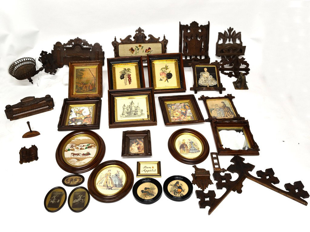 LOT OF MISCELLANEOUS VICTORIAN WOODEN ITEMS approx: LOT OF MISCELLANEOUS VICTORIAN WOODEN ITEMS consisting of mail baskets, towel racks and picture frames approximately 28 items