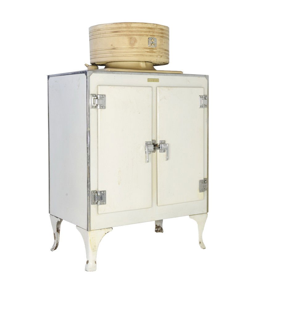 A VINTAGE GENERAL ELECTRIC REFRIGERATOR: A VINTAGE GENERAL ELECTRIC REFRIGERATOR 67 x 42 x 25 inches