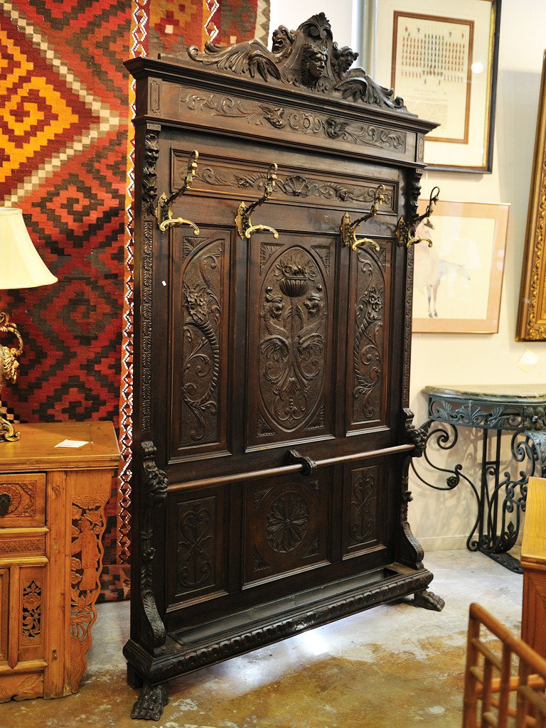 A RENAISSANCE REVIVAL WALNUT HALL TREE: A RENAISSANCE REVIVAL WALNUT HALL TREE 98 x 61 x 11 inches