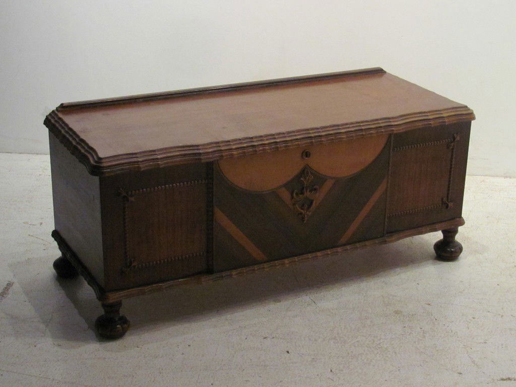AN ART DECO "WATERFALL" BLANKET CHEST By the Roos: AN ART DECO ""WATERFALL"" BLANKET CHEST By the Roos Co. 20 x 47 ½ x 18 ½ inches