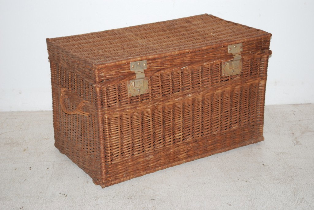 A VINTAGE WICKER TRUNK: A VINTAGE WICKER TRUNK With side handles. Possibly of French or Continental origin. 22 1/2 x 36 x 20 1/2 inches