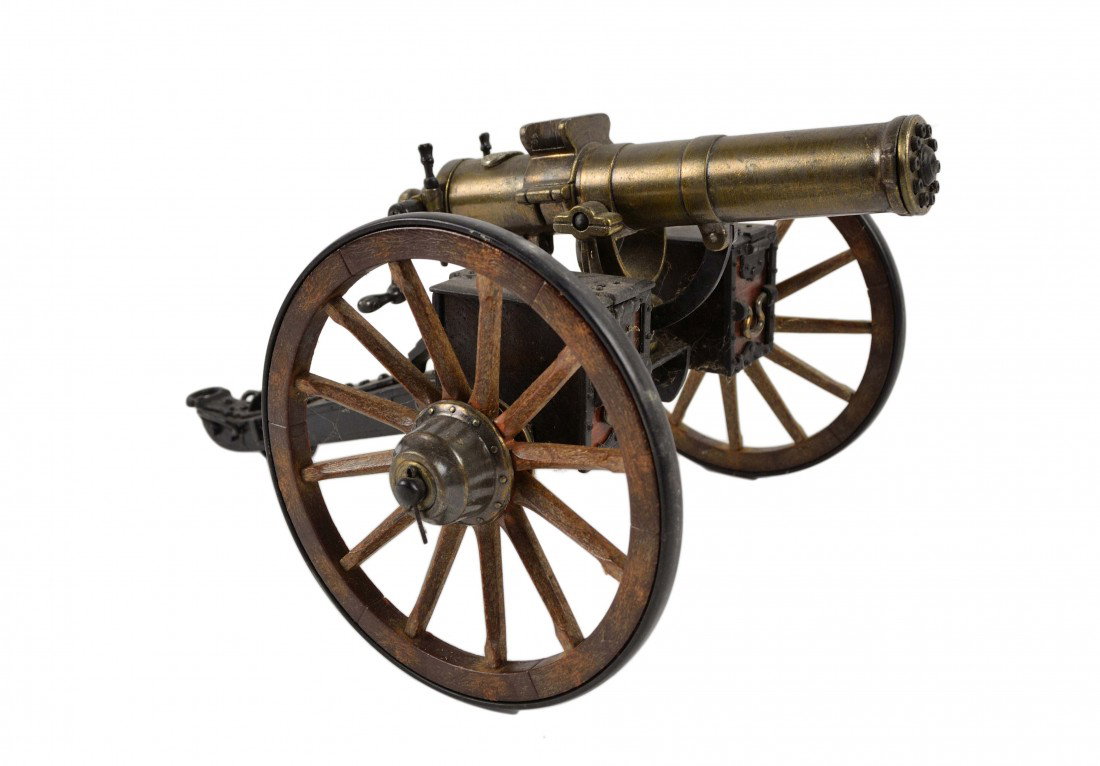 A GALTING GUN LODEL (AN EARLY MACHINE GUN), MADE O: A GALTING GUN LODEL (AN EARLY MACHINE GUN), MADE OF BRASS & STEEL AFTER AN 1885 MODEL, MANUFACTURED IN HARTFORD, CONNECTICUT 7 x 14 x 10 inches