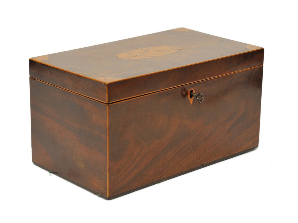A SHERATON STYLE MAHOGANY LETTER BOX: A SHERATON STYLE MAHOGANY LETTER BOX the top with satinwood shell medallion inlay in figured mahogany with inlayed key escutcheon and figured mahogany sides and front with satinwood stringers at corne