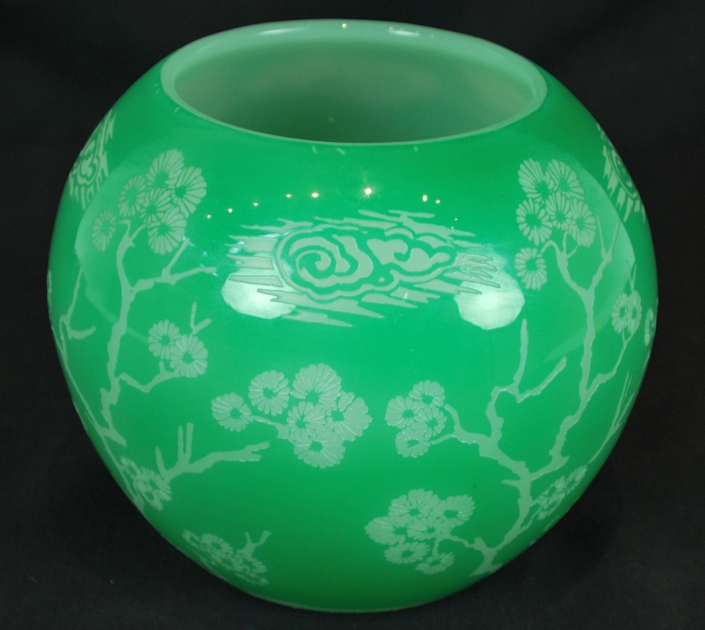 A RARE STEUBEN MATZU PATTERN ETCHED GLASS BOWL: A RARE STEUBEN MATZU PATTERN ETCHED GLASS BOWL In an attractive jade color, this acid etched bowl was designed by Frederick Carder for Steuben in the 1920's. Unmarked. 6-1/2 x 7-1/2 x 7-1/2 inches