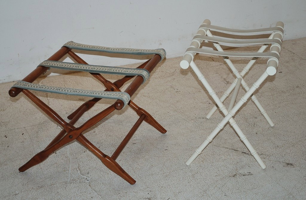 A PAIR OF FOLDING LUGGAGE RACKS: A PAIR OF FOLDING LUGGAGE RACKS 16 x 25 x 19 inches