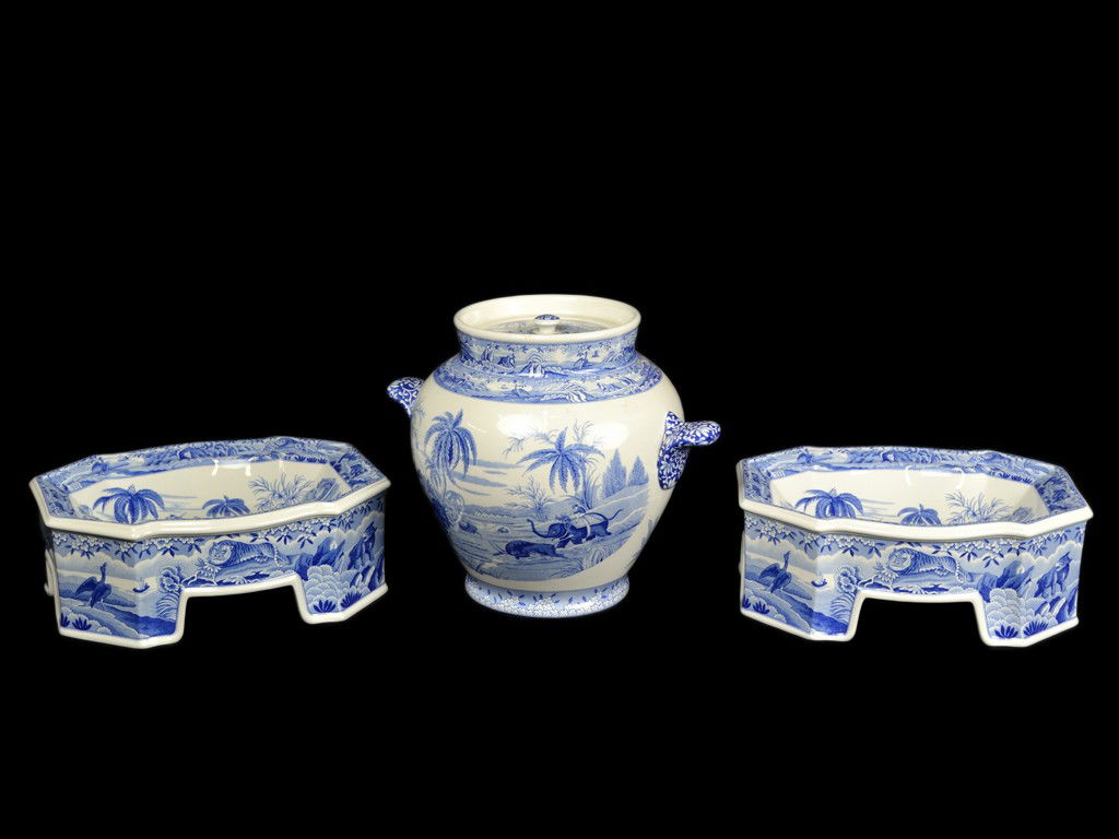 A PAIR OF SPODE PORCELAIN BLUE AND WHITE DOG BOWLS: A PAIR OF SPODE PORCELAIN BLUE AND WHITE DOG BOWLS Together with a Spode covered urn bowls 11 x 8 x 4 inches