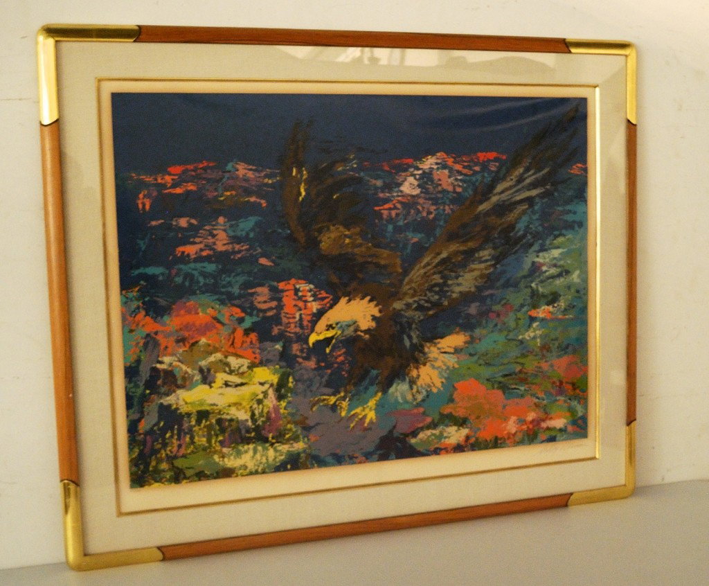 A LIMITED EDITION LEROY NEIMAN AMERICAN BALD EAGLE : A LIMITED EDITION LEROY NEIMAN AMERICAN BALD EAGLE PRINT The serigraph is number 57/300. Approriately signed. Note: some burn to edges. 29 x 38 inches