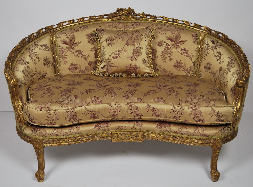 A LOUIS XV FRENCH STYLE GILDED SETTEE: A LOUIS XV FRENCH STYLE GILDED SETTEE 33 ½ x 56 ½ x 33 inches